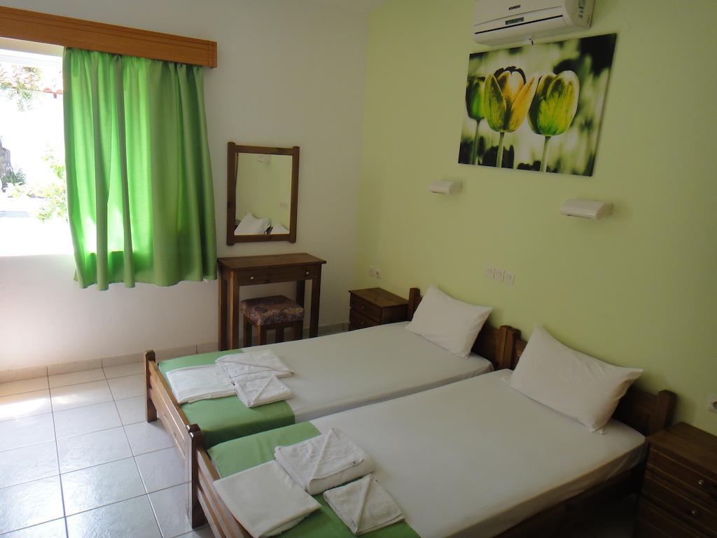 Bungalows Camping Kouyoni Gerakini Kamer foto